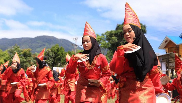 Tari Piring Sebuah Warisan Budaya Sumatera Barat, Yuk Simak