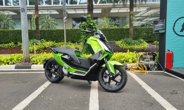 Kelebihan Motor Listrik Ini Membuat Pengendara Motor Bensin Iri